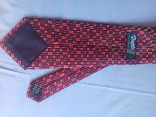 Corbata Dustin roja y blanca