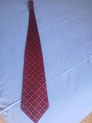 Corbata Dustin roja y blanca