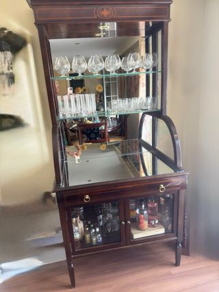 Mueble bar con espejo - Madera y cristal