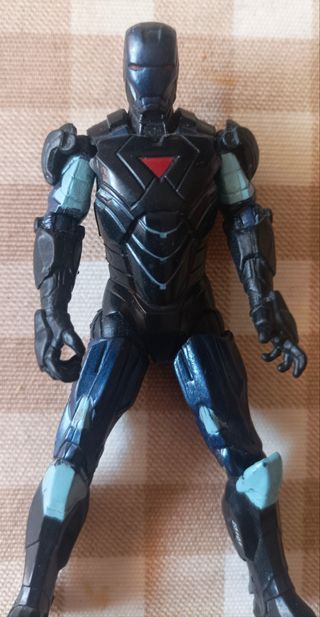 Figura Iron Man armadura negra