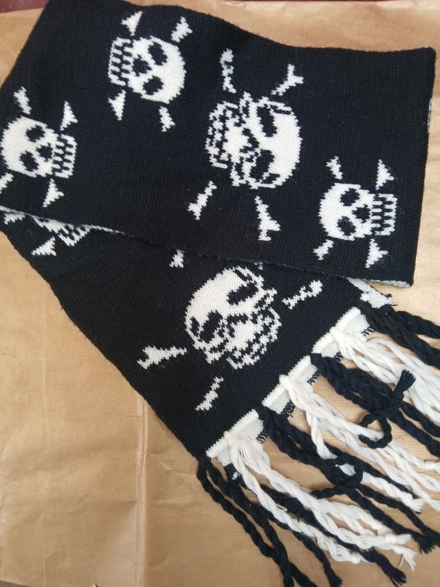 Cachecol caveiras - Preto e Branco