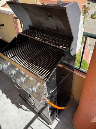 Barbacoa exterior 4 quemadores.