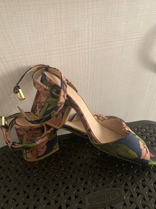 Sandalias tacón floral