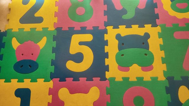 Alfombra puzzle infantil números animales