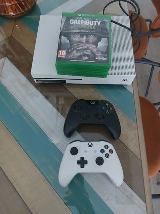 Xbox One S 500GB + 2 mandos + Call of Duty WWII