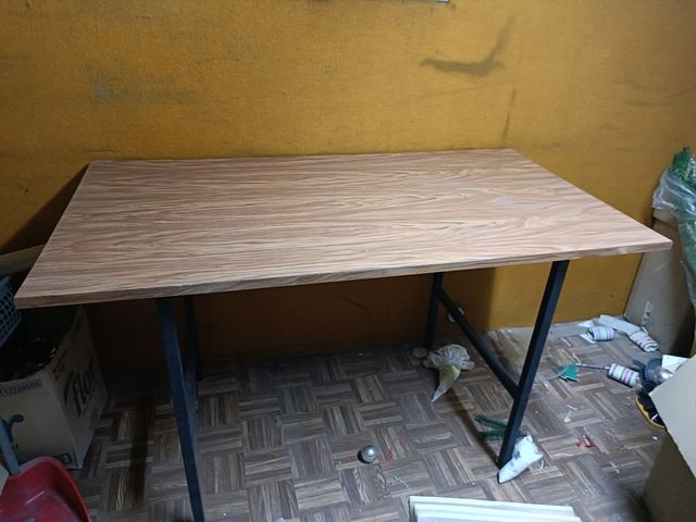 Tavolo da pranzo vintage in legno - metallo