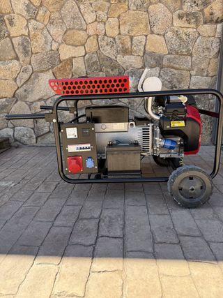 Generador Carod 15 kVA trifásico Honda GX-670 21 h