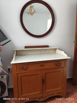 Aparador antiguo de mármol y madera