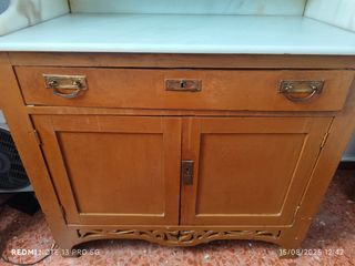 Aparador antiguo de mármol y madera