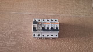 1 diferencial 25A 2 Magnetotérmicos Merlin Gerin 