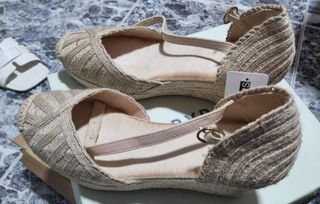 Zapatos cuña beige