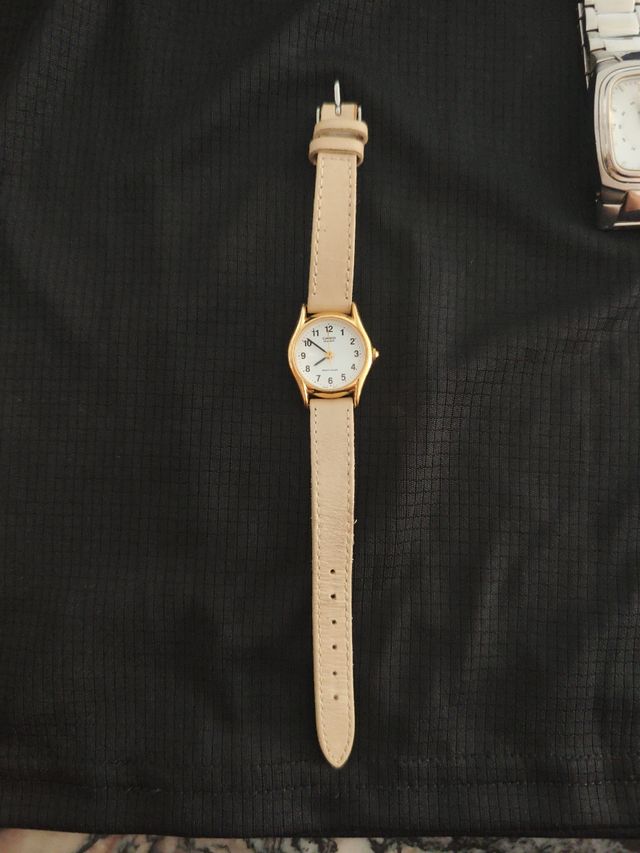 Orologio da ragazza Casio beige e oro