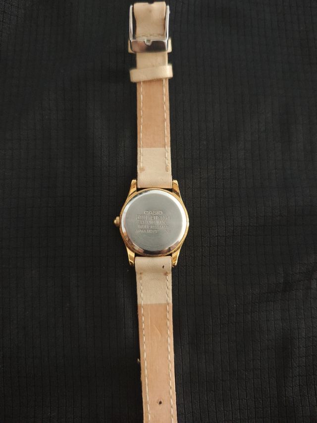 Orologio da ragazza Casio beige e oro