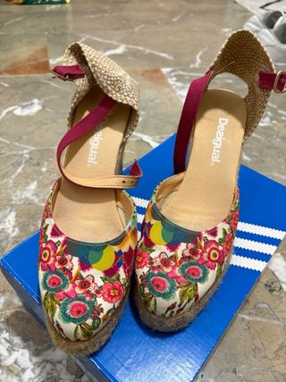 Sandalias Desigual multicolor