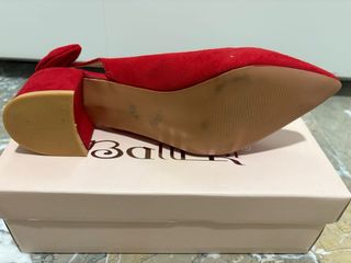 Zapatos salón rojos lazo