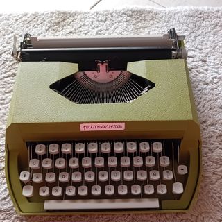 Macchina da scrivere Olivetti Primavera