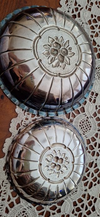 2 Bandejas de metal antiguas. Diametro 16 y 12