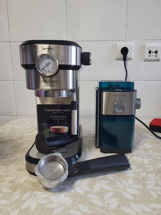 Cafetera express Cecotec + molinillo