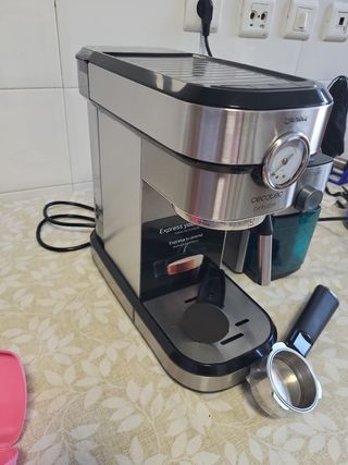 Cafetera express Cecotec + molinillo