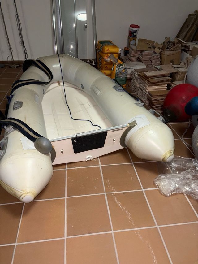 Zodiac Valiant D240 - Semirrígida