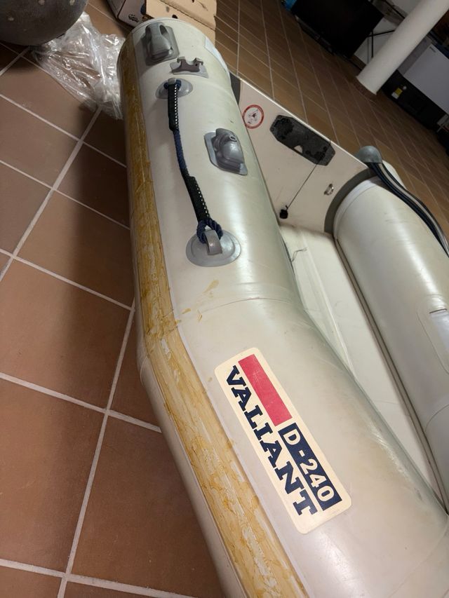 Zodiac Valiant D240 - Semirrígida