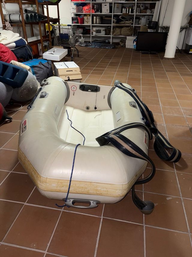 Zodiac Valiant D240 - Semirrígida