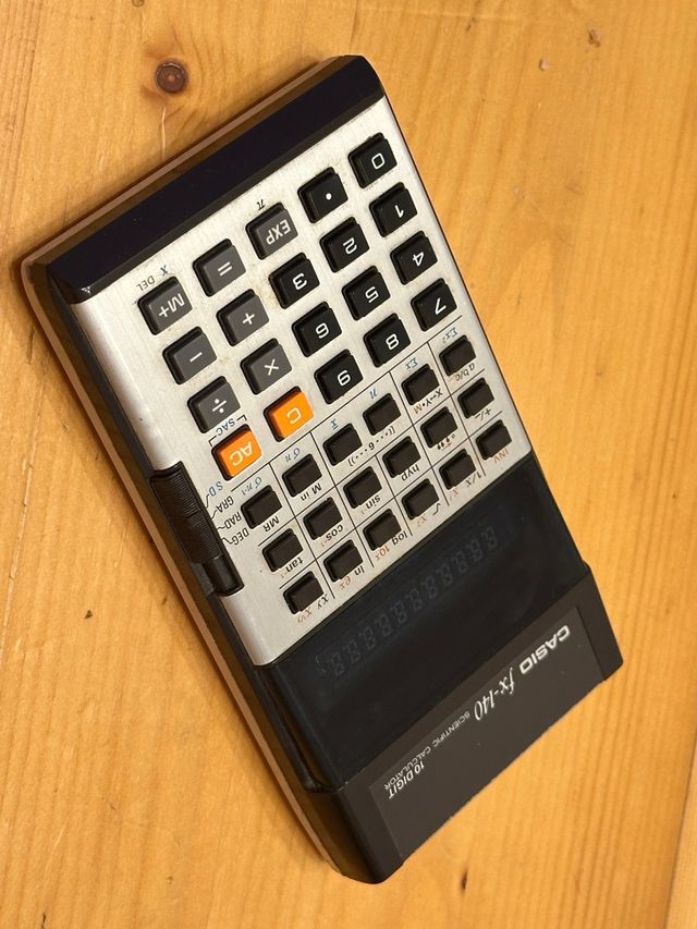 Calcolatrice vintage Casio FX-140 (non si accende)