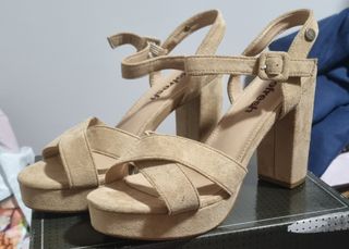 Zapatos tacón beige