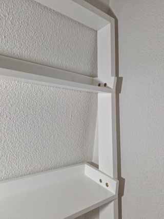 Escritorio blanco con estantes - Madera.