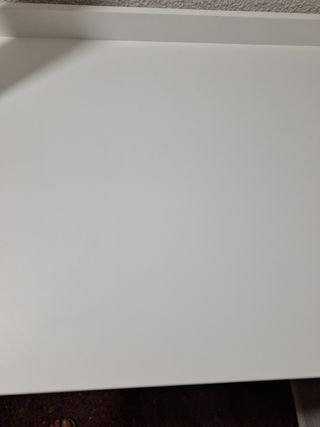 Escritorio blanco con estantes - Madera.