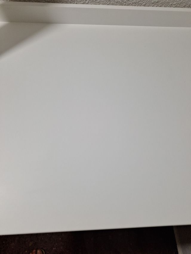 Escritorio blanco con estantes - Madera.