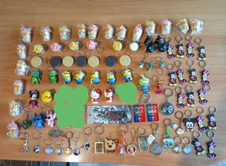 Lote 91 llaveros dibujos animados y otros