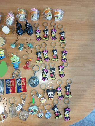 Lote 91 llaveros dibujos animados y otros
