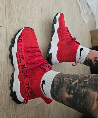 Zapatillas rojas deportivas