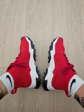 Zapatillas rojas deportivas