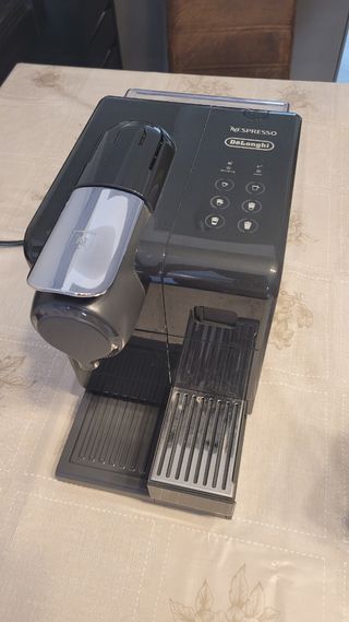 Cafetera Nespresso Delonghi Lattissima Touch EN560