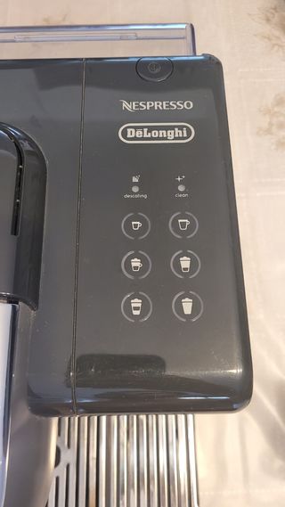 Cafetera Nespresso Delonghi Lattissima Touch EN560