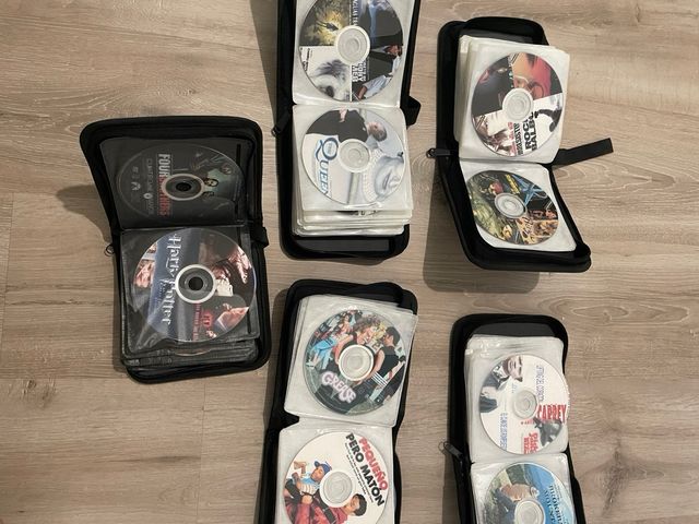 5 estuches DVDs