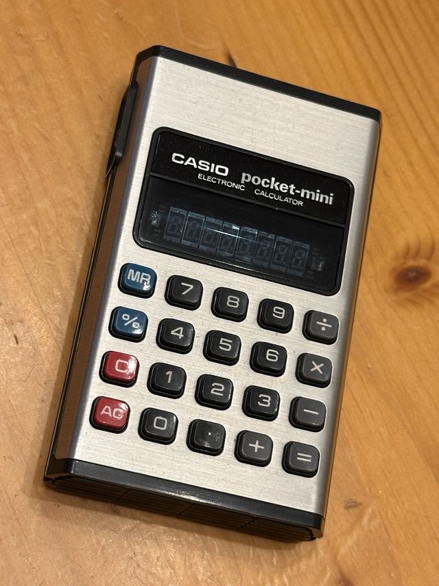 Calcolatrice Pocket-Mini Casio vintage (non si accende)