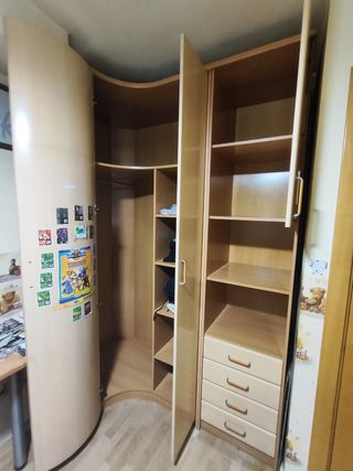 Armario rinconero juvenil y doble cama