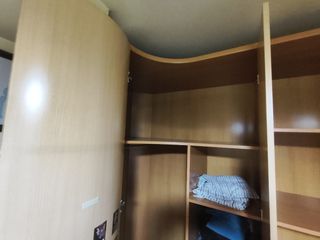 Armario rinconero juvenil y doble cama