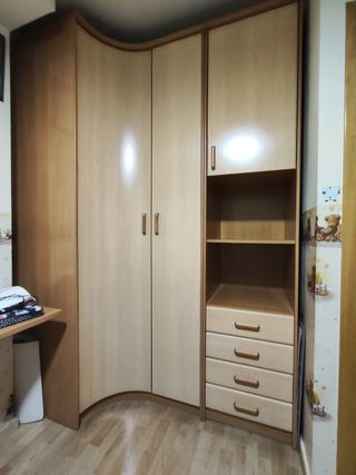 Armario rinconero juvenil y doble cama