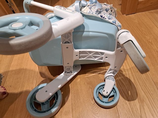 Capazo bebé juguete