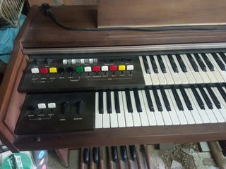 Órgano electrónico antiguo