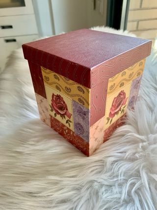 Caja estilo vintage-romántico con diseño patchwork