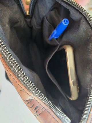 Bolso compacto bandolera de corcho hecho a mano 