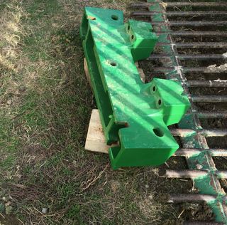 Soporte contrapesos John Deere R