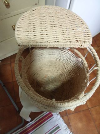 Cesto ropa + alfombras + papelera