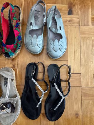 8 pares calzado mujer: botas, sandalias