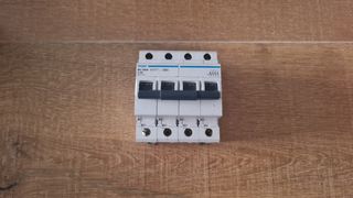 Interruptor magnetotérmico Hager MC440A 4 polos